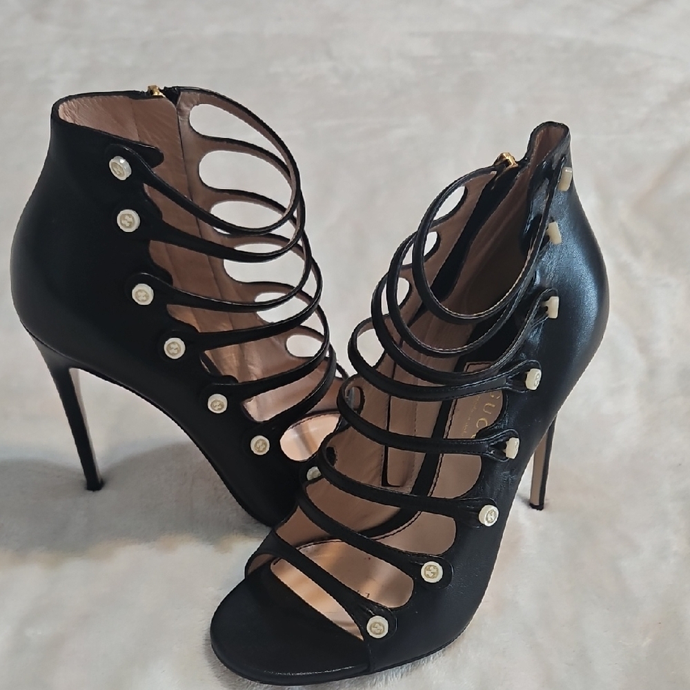 Gucci Elegant Black Heels with Gold Accents